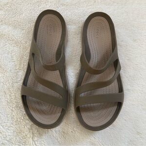 Crocs sandals slip on rubber vacation cruise resort comfort women’s 7